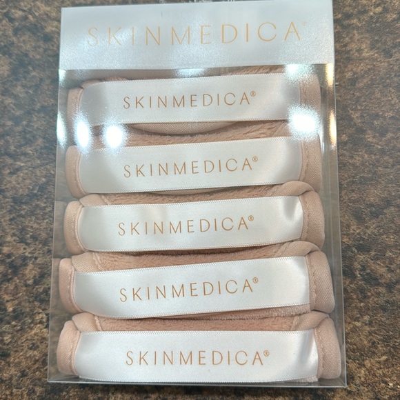 Skin Medica facial cleansing cloth - Picture 1 of 4